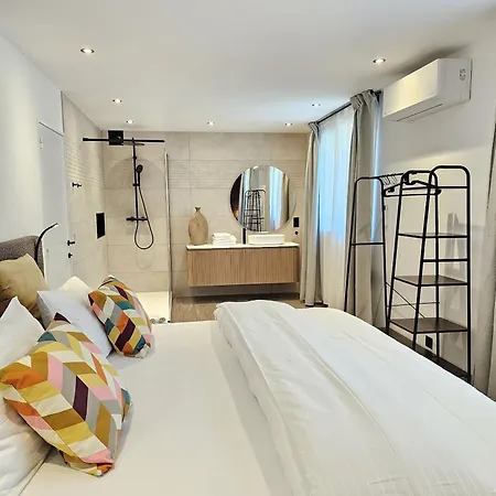 Les Terrasses De Laloux - 14 Personnes - Entierement Climatise - Piscine * Rochefort